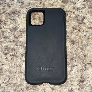 Like new iPhone 11 Pro Max otter box